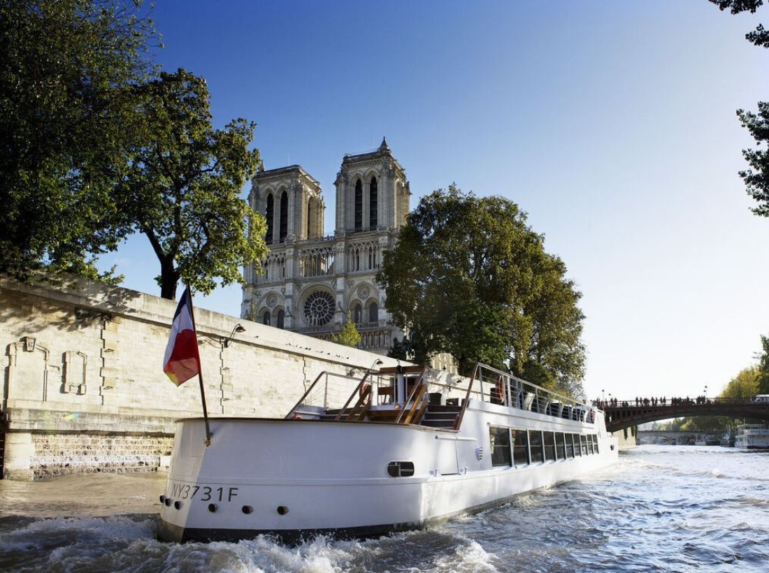 Boulogne, yacht devant Notre-Dame