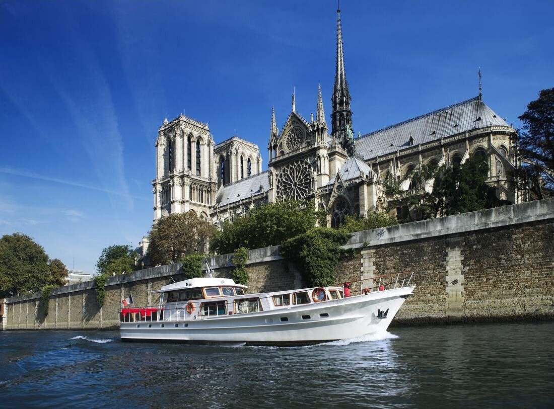 Jaurès, yacht devant Notre-Dame