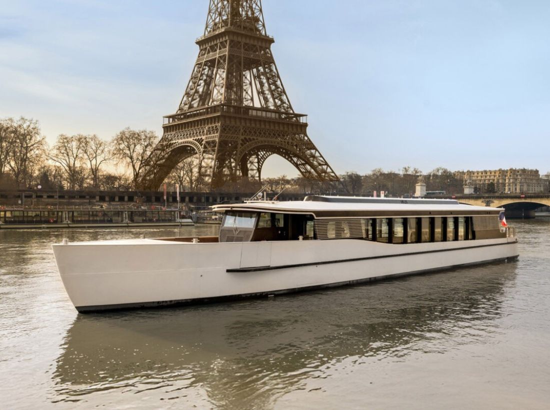 Montmartre, yacht sur la Seine